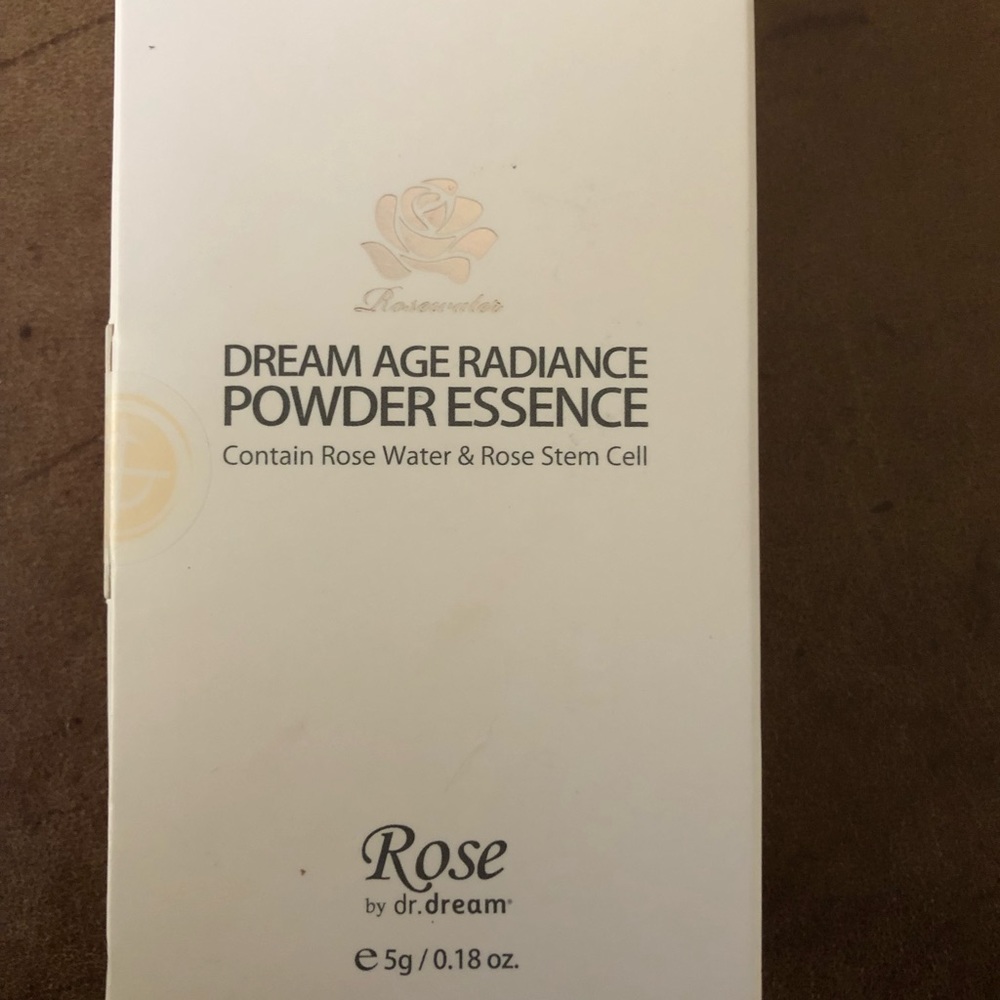 Dream Age Radiance powder essence